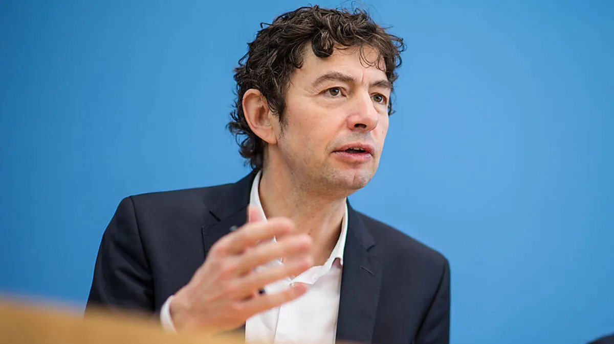 Christian Drosten vermutet den Ursprung der Pandemie in Farmen der Pelzindustrie. Wie wohl er auch sagt, Belege für diesen Verdach fehlen noch.