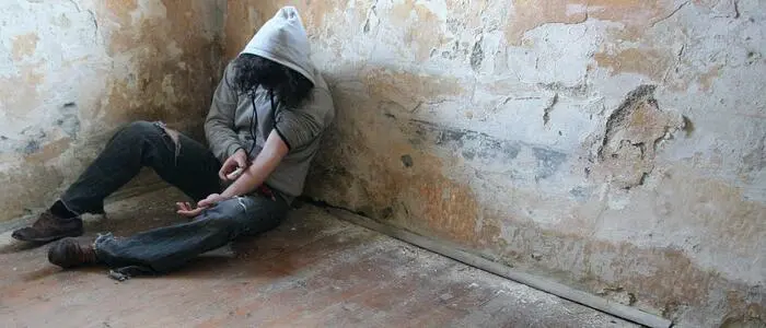 Der Konsum von harten Drogen im öffentlichen Raum oder auf Toiletten wird immer mehr zum Problem – kontrollierte Konsumräume sollen Abhilfe schaffen, aber auch mehr Sicherheit für die Süchtigen bringen