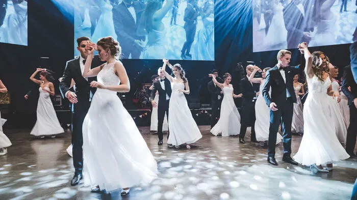 Die Schülerinnen und Schüler des BG GIBS verwandelten Samstagnacht bei ihrem Maturaball die Helmut-Liste-Halle in einen glamourösen Ballsaal.