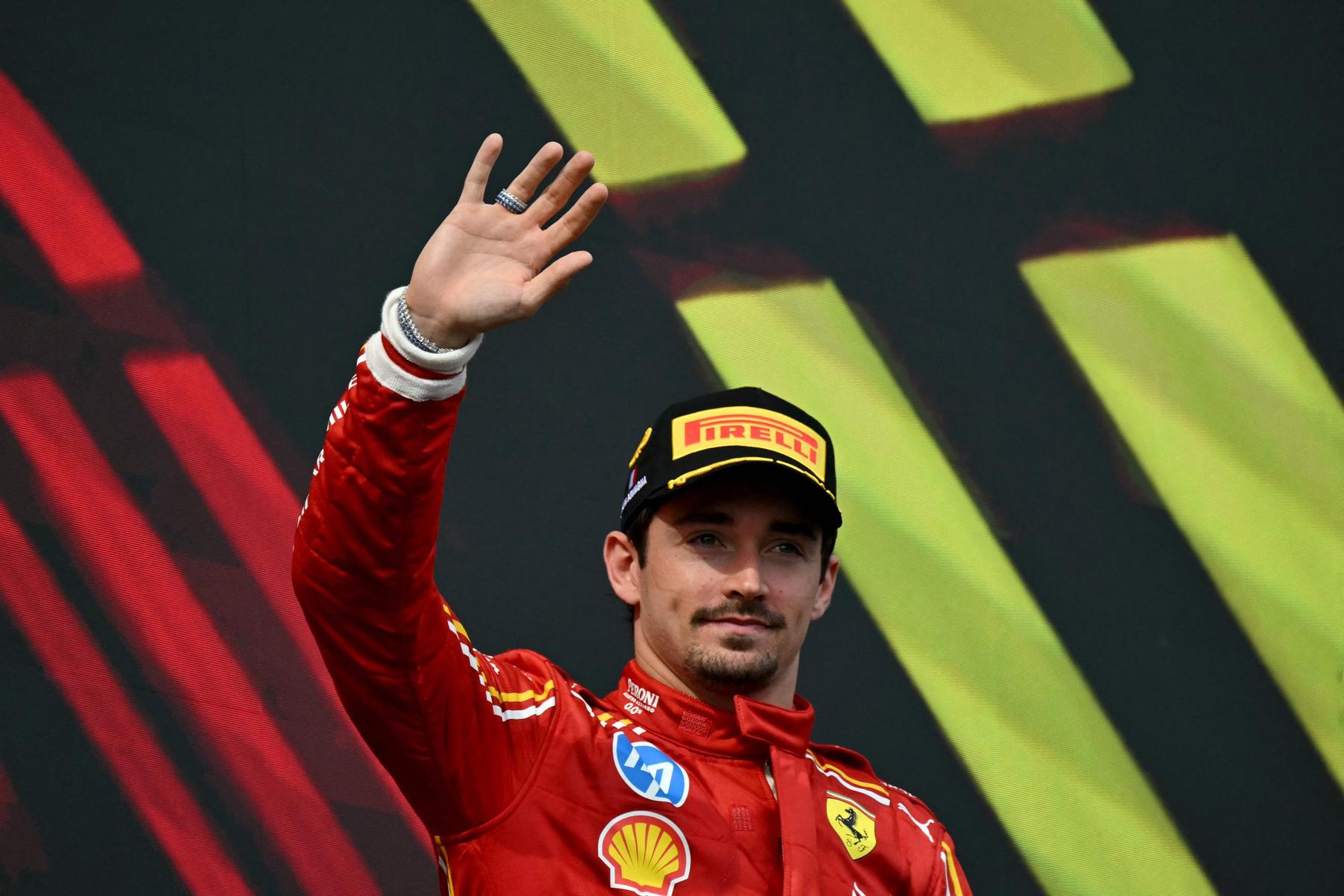 Formel-1-Star: Charles Leclerc mit süßem Welpen bei Grand Prix gesichtet