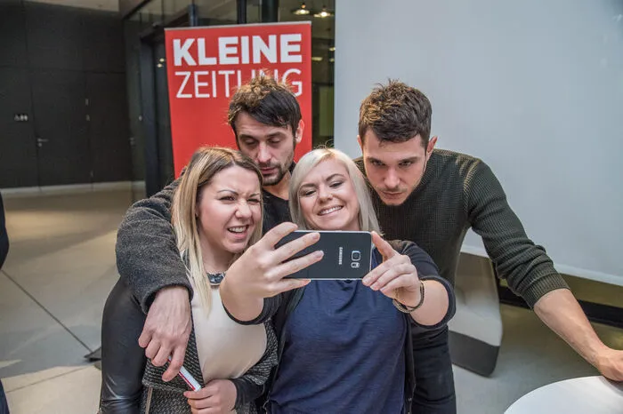 Dabei wurden freilich etliche Selfies geschossen ...