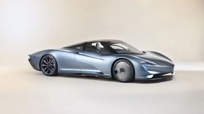 Supercars und Hypercars – für viele ein unerreichbarer Traum. Bei McLaren aber nichts weiter als das tägliche Brot. Was tut man also, um nach dem P1, diversen GT und dem Senna noch eines drauf zu setzen? Man erfindet einfach eine neue Liga an Fahrzeugen, die niemand braucht. Die eine betuchte Klientel aber unbedingt will. Willkommen in der Welt der Hyper-GT!