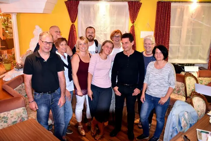 Ein Bild von der Gründungssitzung des Gleisdorfer Kellertheaters im Jahr 2016