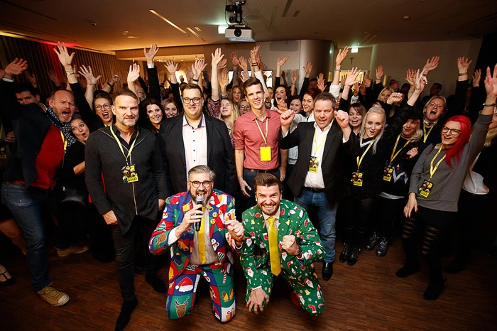 Sie haben mit ihren Spenden diesen musikalischen Abend möglich gemacht: Reinhard Schanes (BellAffair), Markus Reiterer (GMS Kassensysteme), Gerald Buchgraber (BellAffair) und Michael Lechner (Abwasserverband Grazerfeld) mit ihren Mitarbeitern sowie den Muntermachern Thomas Axmann und Thomas Seidl. 