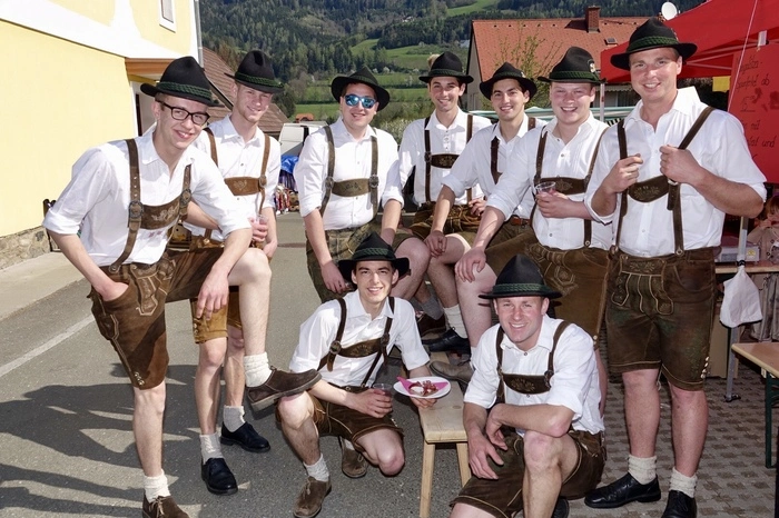 Ein Krämermarkt, die Georgi-Prozession von Scheiben nach St. Georgen, ein Flohmarkt der Pfarre Scheiben, eine Hupfburg für die Kinder, eine Kinderrutsche, ein Kinderschminken und das „Mobile Fotokisterl“ vervollständigten das Fest am Sonntag.