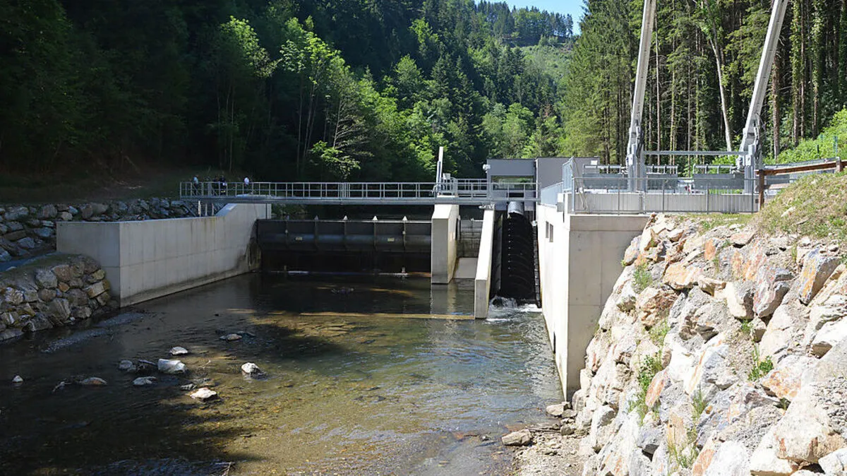 Die neue Wehranlage für das Kraftwerk Stubenberg liegt in Floing