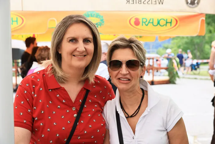 Von der Messe ging's zum Frühschoppen und anschließend zum Kufenstechen.