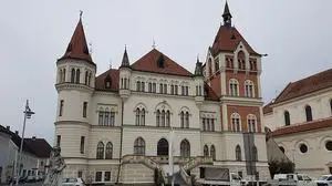 Umbau der Villa Hold zum neuen Rathaus stand neuerlich im Zentrum der Debatten