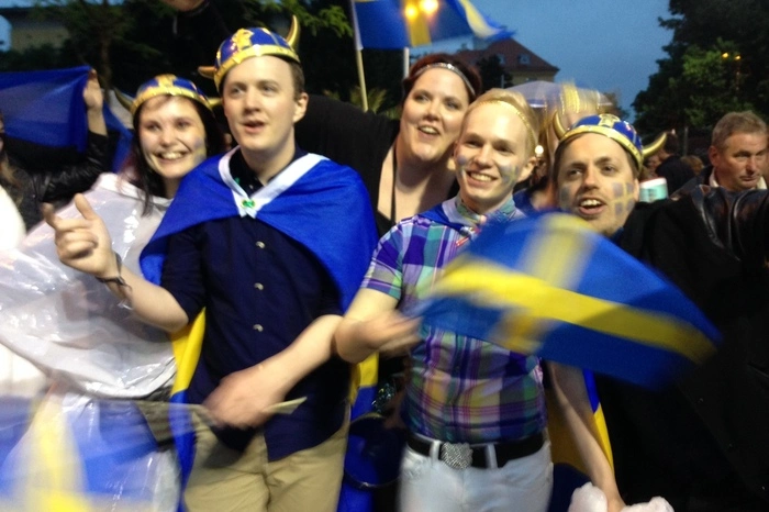 Schwedische Fans hoffen auf Mans Zelmerlöw, der mit seinem Lied "Heroes" zu den Favoriten zählt.