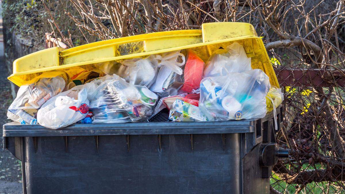 Nicht alles, was in der gelben Tonne landet, gehört auch dorthin.