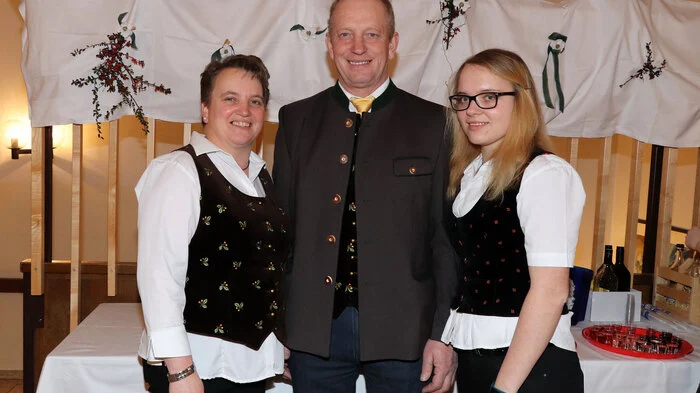 Am Wochenende fand im Kulturhaus Liebenfels wieder der traditionelle „Glantaler Bauernball“ unter der „Arge Glantaler Bauernball“ mit der Obfrau Evelin Maltschnig und ihr Ehemann Walter Maltschnig sowie Karl Pirker als Organisator mit ihrem gesamten Team statt.
