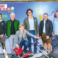 Stargast Nicole Schmidhofer u. a. mit den vier Teichalm- Gastgebern der Seilbahner-Branchentagung