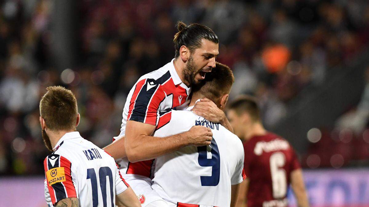 Aleksandar Dragovic darf mit Roter Stern Belgrad über den Cuptitel jubeln.