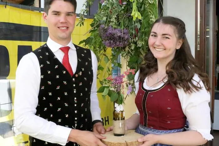 LJ-Obmann Florian Telsnig und Mädlleiterin Verena Moser (Foto) konnten beim Pfingstfest unter anderen die Bürgermeister Bernd Krassnig (Mölbling) und Seppi Ofner (Hüttenberg), Musiker Walter Markus, Autocross-Staatsmeister Walter Marcher sowie den ehemaligen Mölblinger Bürgermeister Franz Rainer willkommen heißen.