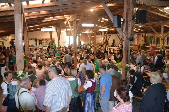 Eisbach: Sonntags feierten Tausende Besucher „D‘lustigen Mühlbachkogler z‘Hörgas“. Das Brauchtumsfest wurde 1947 gegründet - es wurde also das 70jährige Jubiläum gefeiert.