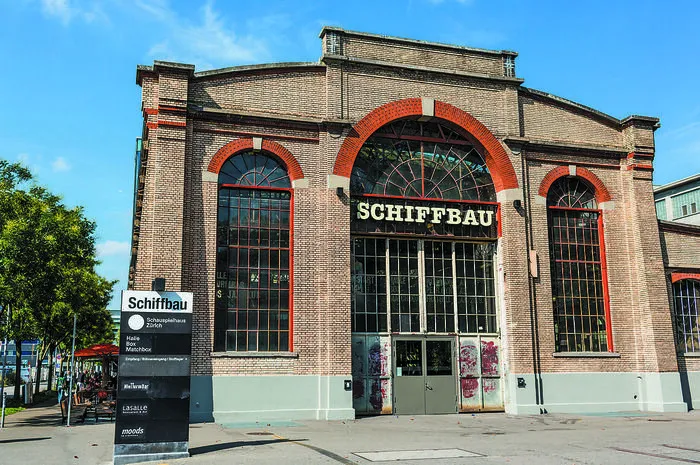 Aus Industriehallen wurden Kunsttempel im Stadtteil Zürich West
