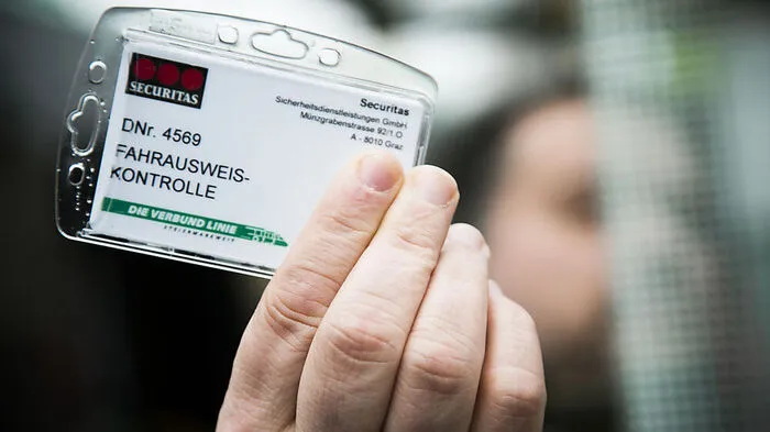 Ein 27-Jähriger hatte keinen gültigen Fahrschein – bei der Kontrolle durch die Zugbegleiterin eskalierte die Situation