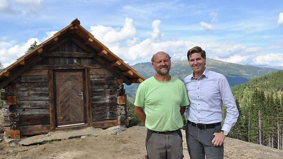 rnst Thaler und Stefan Brandlehner freuen sich, dass aus der halb verfallenen Lex Hütte wieder ein echtes Schmuckstück wurde