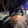 Die FF Voitsberg barg das Fahrzeug aus dem Straßengraben