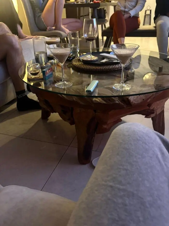 Treffen mit Freunden am ersten Tag „zur Ablenkung“