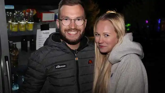 Beim großen Osterfeuer wurden die Gäste bestens mit Getränken versorgt.