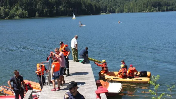 Am Wochenende fand beim Stausee auf der Soboth eine Wasserdienst Übung statt. Bei strahlendem Sonnenschein trafen sich Feuerwehren au