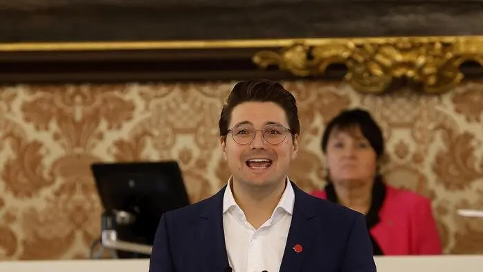 Manuela Khom (ÖVP) soll den Vorsitz in der Alpe-Adria-Allianz zurücklegen, fordert Neos-Klubchef Niko Swatek