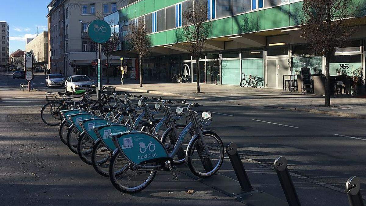 Mit &quot;Nextbike&quot; setzt Klagenfurt seit zweieinhalb Jahren auf einen Fahrradverleih mit Stationen. Für Graz wird über einen stationslosen Service abgestimmt