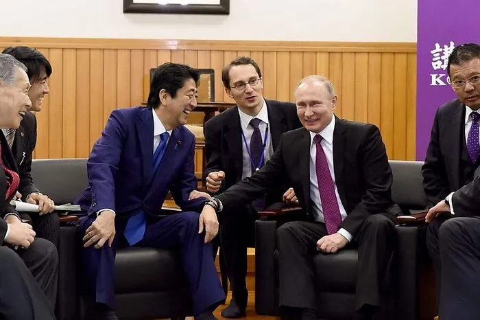 Shinzo Abe, Japan 2016: Drei Stunden