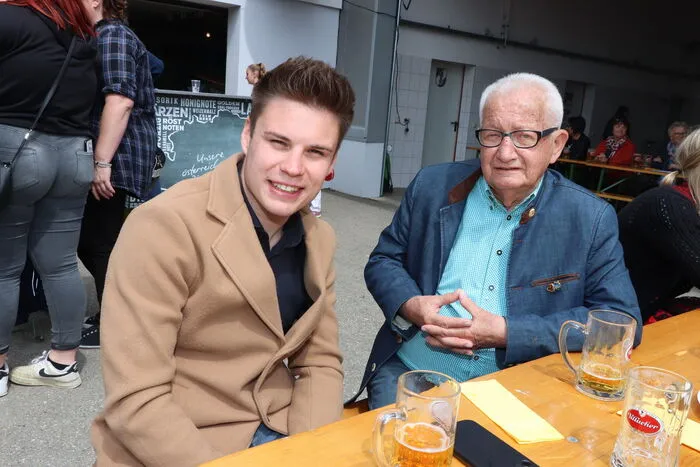 Gesehen wurden u.a.: Simon Niederbichler und Werner Robinig (am Foto von Links), sowie Günther Sonnleitner (Holzstraßenkirchtag-Veranstalter), Fritz und Balthasar Nusser (FF-Feldkirchen) und Helmut Kraßnig (Feuerwehr-Stadtrat).