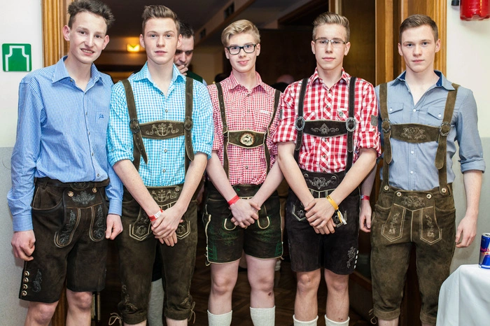 Für musikalische Unterhaltung sorgten die "Die Grafen" und "BEngels reloaded", sowie zwei DJ’s.