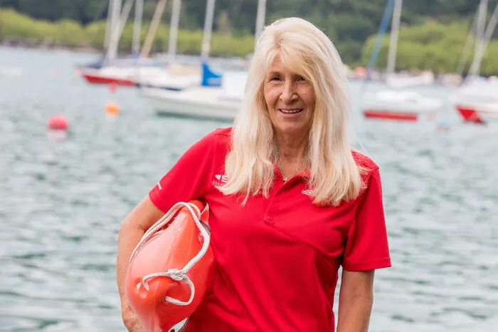 Für Karin Morwei (54) ist der Job als Bademeisterin im Stadtwerke-Bad Loretto in der Wörthersee Ostbuch „der schönste Arbeitsplatz, den ich je hatte. Die Menschen sind so freundlich.“ Auch brenzlige Situationen musste die begeisterte Motorradfahrerin schon meistern und ist dankbar, dass bisher alles immer gut ausgegangen ist.