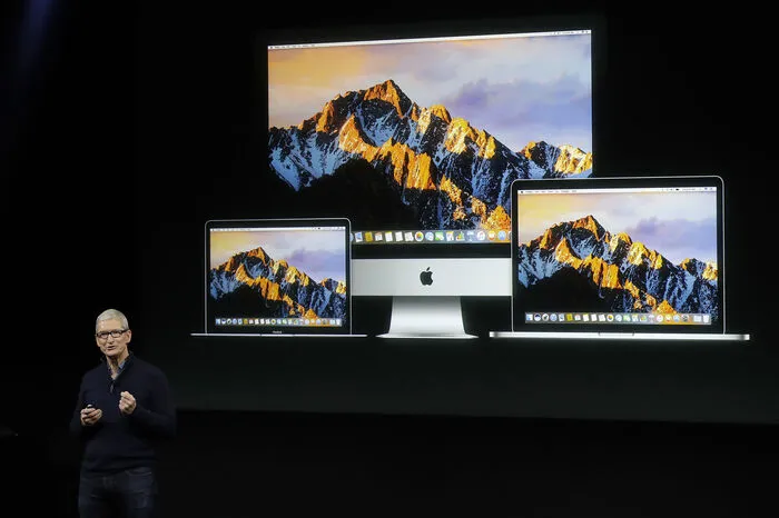 Das Macbook Pro gibt es in den Farben Silber und Space-Grau. Die Modelle sind dünner und leichter. Das 13-Zoll-Macbook ist 14,9 Millimeter dick und wiegt rund 1,36 Kilogramm. Das 15-Zoll-Modell ist 15,5 Millimeter dick und wiegt 1,81 Kilogramm.