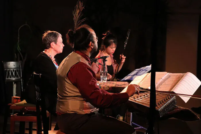 Das Programm war: Entrada simultana, traditionelle japanische Musik, traditionelle persische Musik in Mahur, "Ode an Österreich" (Franz Grillparzer).