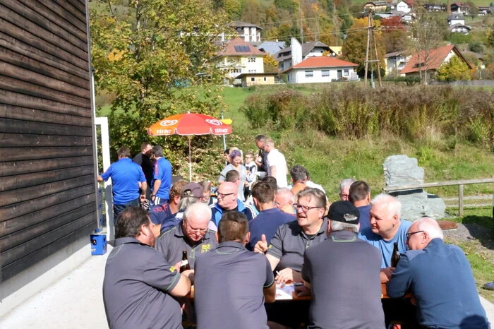 Ihr Geldbörserl für einen guten Zweck öffneten unter anderen Bürgermeister Dietmar Rauter, „Ö-Dach“-Geschäftsführer Horst Prisslan, WAC-Trainer Robert Pozewaunig sowie Stockschützen-Europacupsieger Horst Stranig.