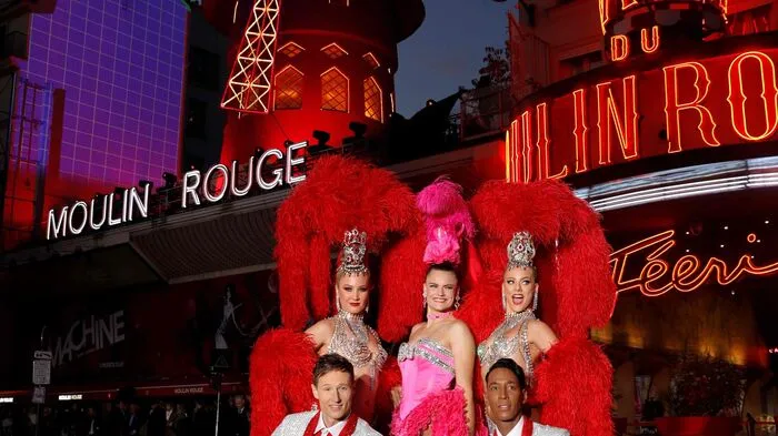 Cancan-Tänze und Feuerwerk: Der berühmte Pariser Varieté-Club Moulin Rouge hat am Sonntag sein 130-jähriges Bestehen gefeiert.