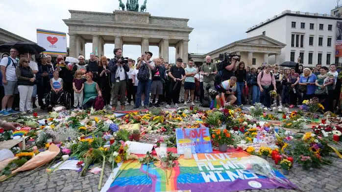 Trauer in Berlin nach dem tödlichen Terroranschlag auf den CSD