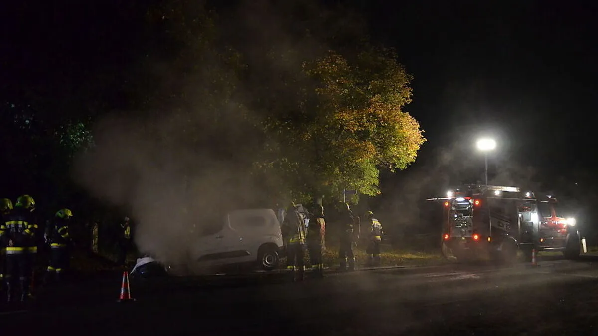 Der Wagen brannte komplett aus