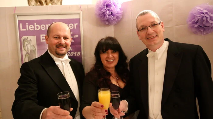 Fesche Trachtenträgerinnen und Männer im eleganten Frack - das sah man am Wochenende beim Ball „Tracht trifft Frack“. 
