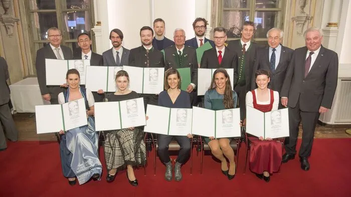Zehn Wissenschaftspreise, davon insgesamt acht Josef Krainer-Förderungspreise und zwei Josef Krainer-Würdigungspreise, sowie zwei Große Josef-Krainer-Preise wurden am Montag in der Aula der Alten Universität Graz überreicht.