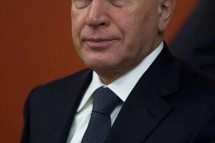 Juri Kowaltschuk (71) ist Medienmogul, Milliardär und Chef der Bank Rossija. Er war die einzige ständige Kontaktperson Putins während der Pandemie und gehört neben Patruschew der ersten Reihe des innersten Zirkel Putins an.  Auch ideologisch verbindet ihn viel mit dem Präsidenten 