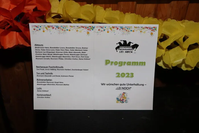 "Lei noch" Termine - Sit­zun­gen:  Fr, 3. Fe­bru­ar und Sa, 4. Fe­bru­ar im Nock­stadl, je­weils ab 19.30 Uhr. Kar­ten­ver­kauf: An­drea Schm­öl­zer Mobil-Nr: 0664-270 27 28.Auf und Hinter Der Bühne:Ak­teu­re. Heinz Bie­der­mann, Lo­renz Brand­stät­ter, Si­mo­ne Brand­stät­ter, De­ni­se Brett­ner, An­na-Le­na Huber, Hans-Pe­ter Huber, Mein­hard Huber, Rein­hard Huber, Lea Kling­s­pie­gel, Ul­ri­ke Kram­mer, Alex­an­der Maier, Chris­ti­na Maier, Mar­git Maier, Flo­ri­an Mai­er­brug­ger, Ger­traud Mai­er­brug­ger, Mar­tin Mai­er­brug­ger, Ma­xi­mi­li­an Mai­er­brug­ger, Simon Pertl, Sonja Pertl, Cor­ne­lia Ross­mann, Phil­ipp Ross­mann, Schm­öl­zer An­drea sowie Eck­hard Stei­ner Ton und Tech­nik. Alex­an­der und Da­ni­el Ross­mann und Flo­ri­an Arzt­mann Musik: Rei­chen­au­er Fa­schings­band: Toni Frank, Armin Hölb­ling, He­ri­bert Ross­mann und Huber Zwi­schen­ber­ger Büh­nen­ar­bei­ter. Ray­mund Brand­stät­ter, Heinz Gangl, Ma­xi­mi­li­an Mai­er­brug­ger, Ma­thi­as Ross­mann Licht. Eck­hard Stei­ner