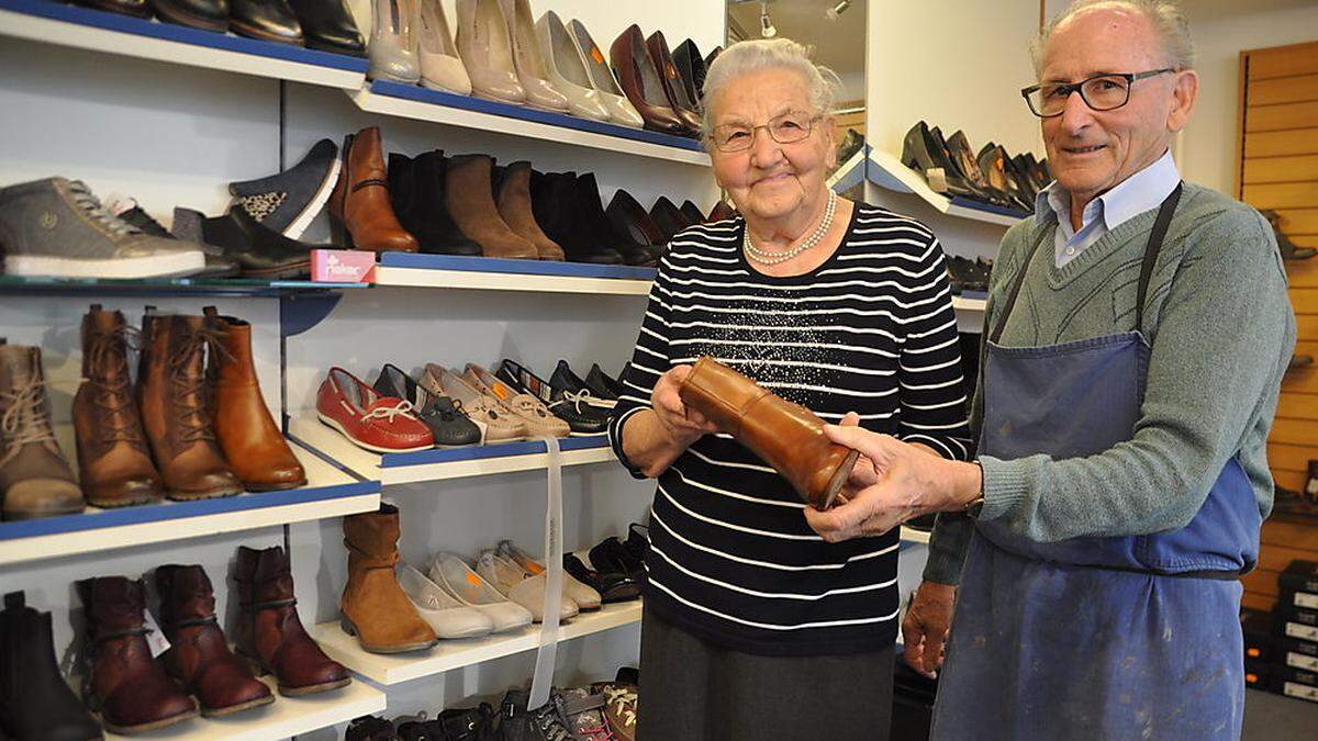 Agnes und Hans Lattacher liegt das Schuhgeschäft schon seit Jahrzehnten am Herzen