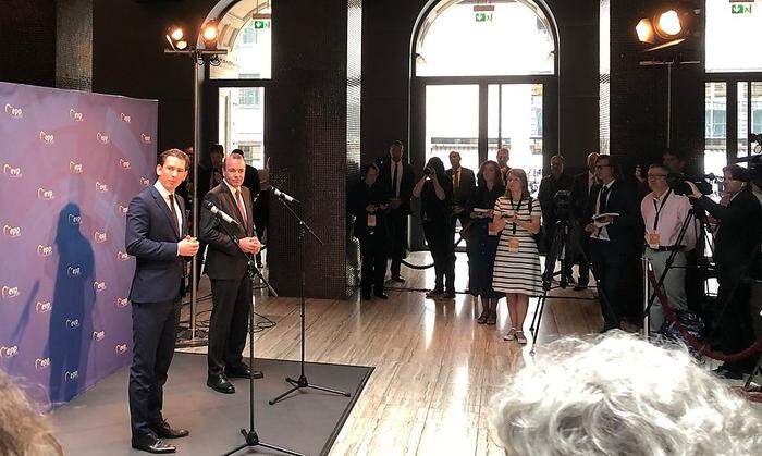 Ton, kein Ton, Ton: Pressekonferenz von Sebastian Kurz und Manfred Weber in München