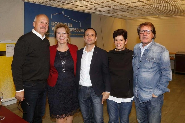Für eine prickelnde Pause sorgte der Lions Club Feste Riegersburg, der Prosecco der Italienischen Kultmarke Villa Sandi für die gute Sache ausschenkte.