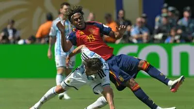 Argentinien und Spanien liefern sich einen harten Kampf