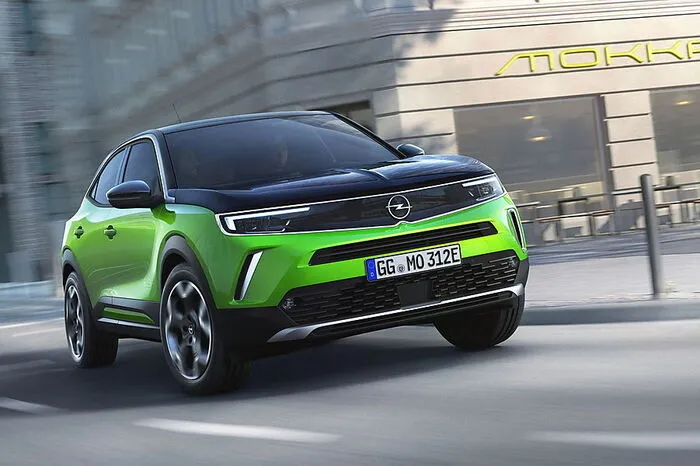 Wie im PSA-Konzern derzeit üblich, wird es den Mokka wie auch den Opel Corsa, Peugeot 208 und dessen SUV-Bruder 2008 oder den DS3 Crossback sowohl rein elektrisch als auch mit Benziner und Diesel geben.