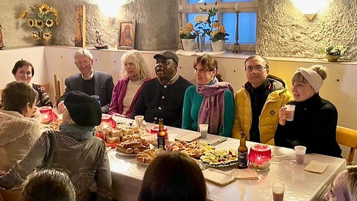 Beim gemeinsamen Fest im Pfarrsaal Mauthen gab es auch ukrainische Spezialitäten