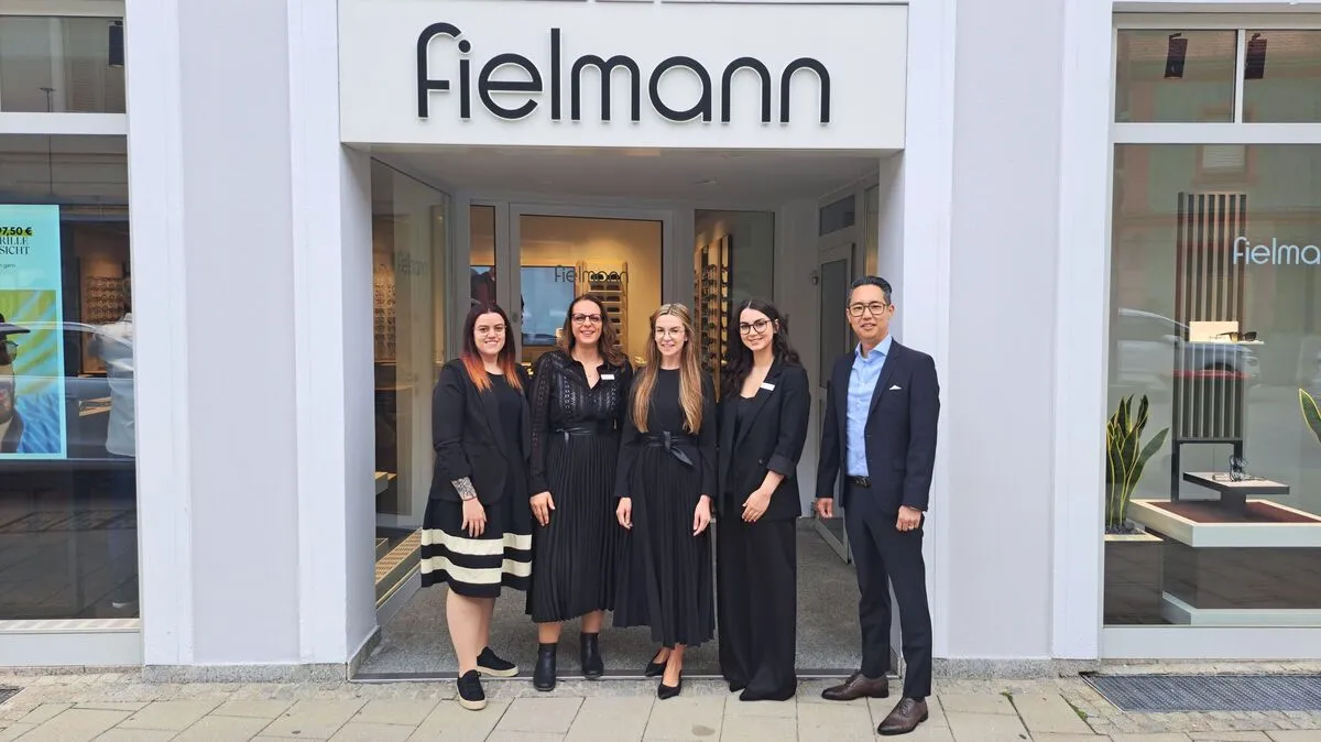 Das Fielmann-Team in Fürstenfeld: Laura Franke, Angelika Mader, Barbara Zankl und Sandra Weinrauch mit Regionalleiter Mark Yu