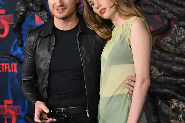 Joe Keery und Maya Hawke 